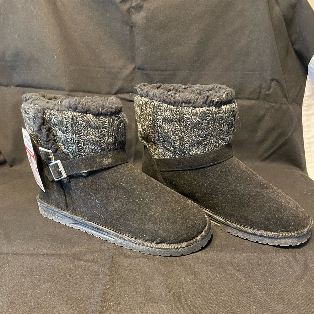 Essentials by Muk Luks Size 11. Never worn, just tried on.